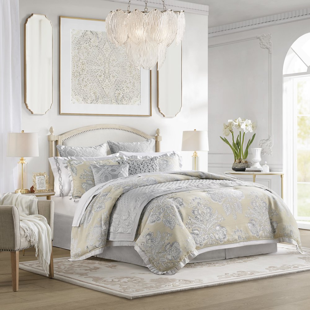 4 Piece Comforter Set. Picture 3