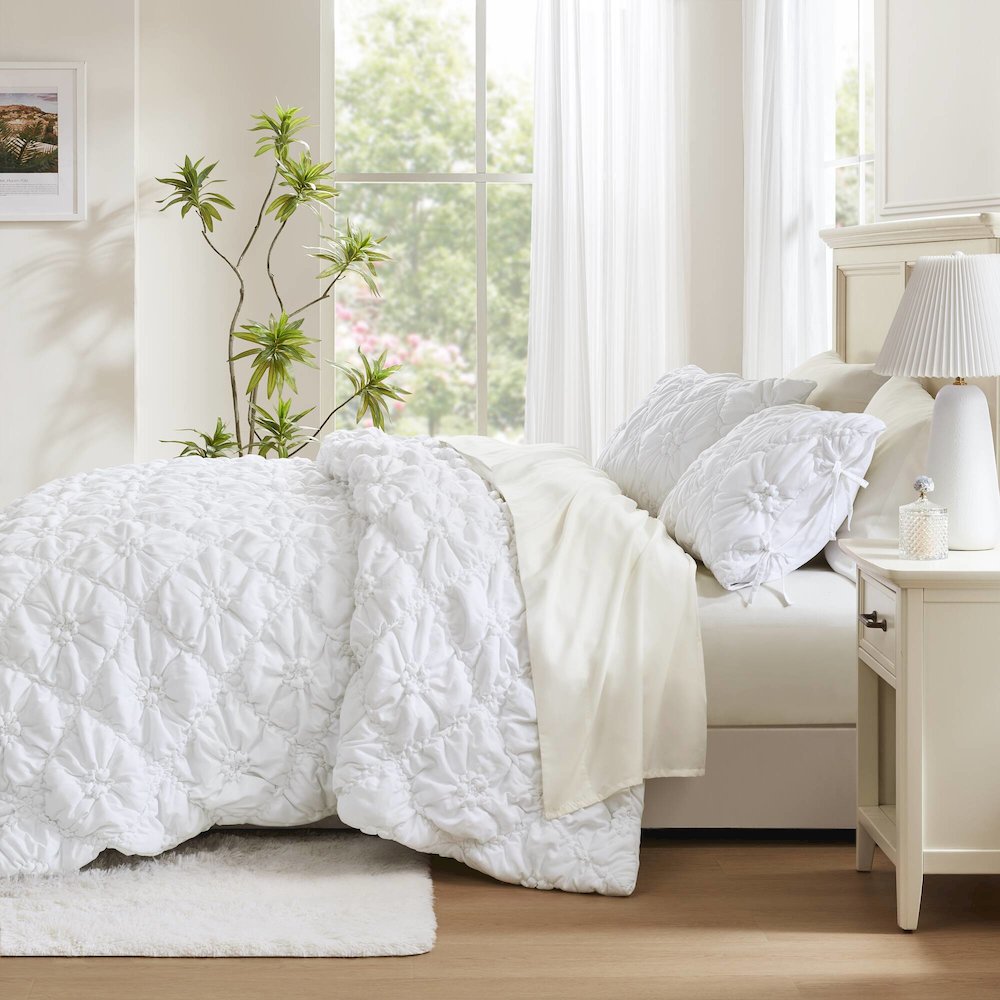 Lily 3PCS Comforter Set, White color. Picture 2
