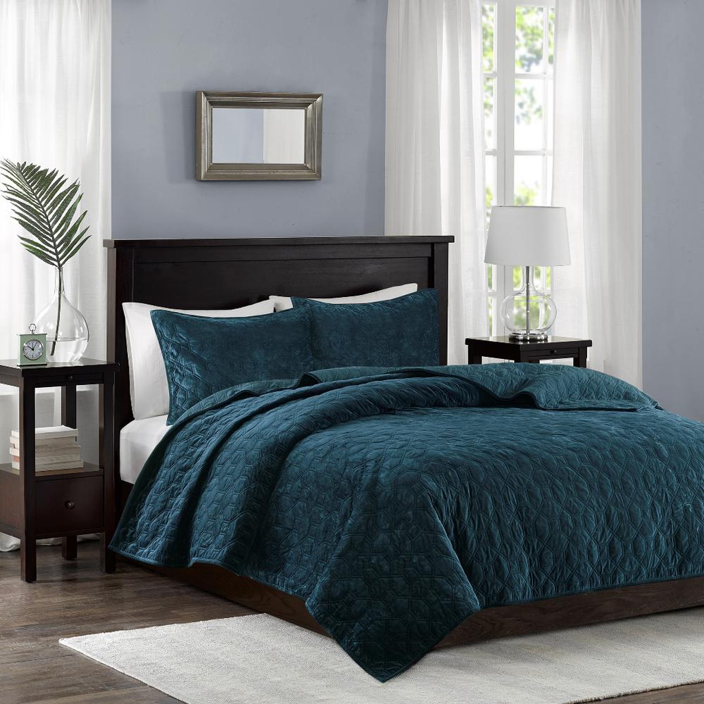 Harper 3 Piece Velvet Quilt Set, Teal color. Picture 4