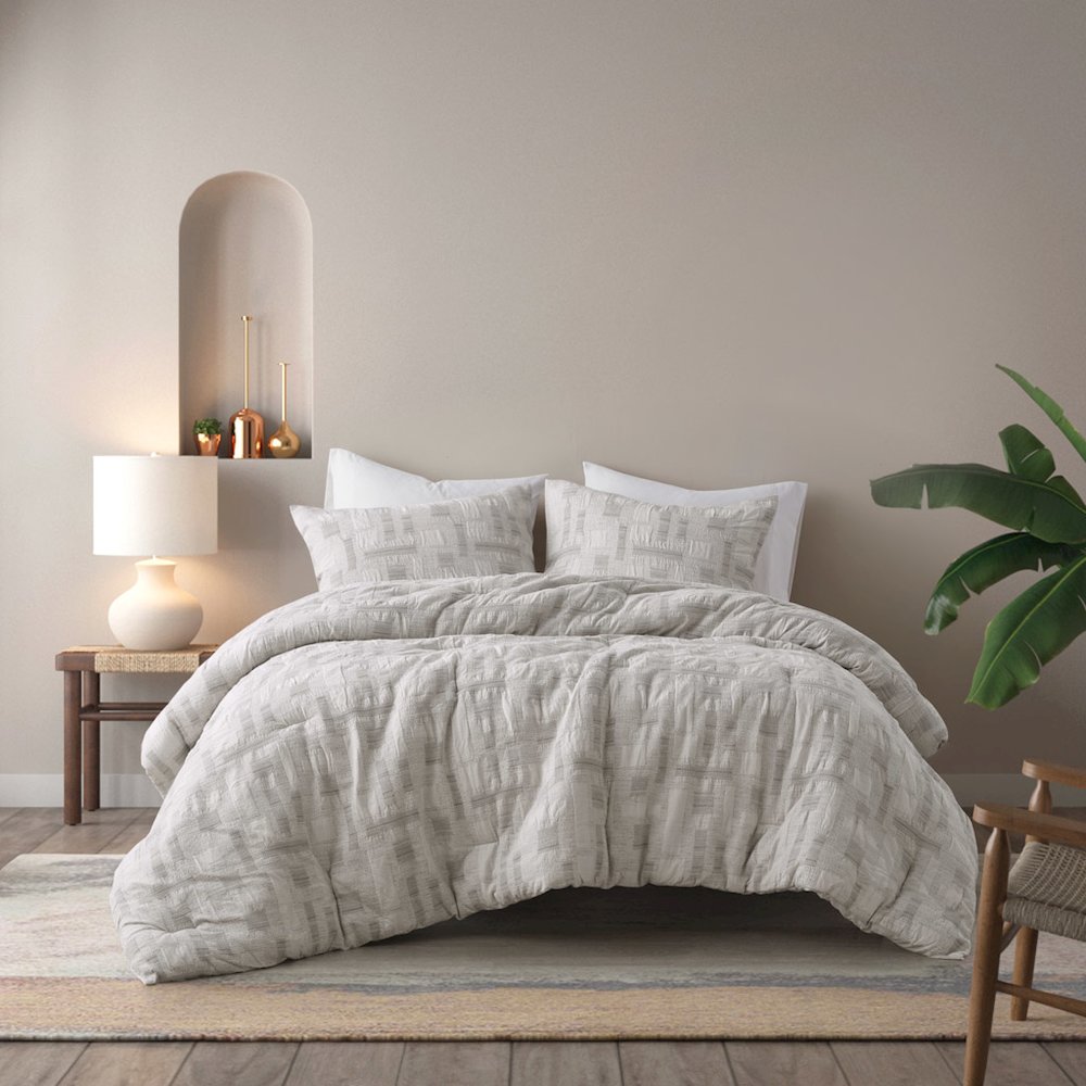 Cairo 3 Piece Cotton Jacquard Comforter Set, Ivory color. Picture 1