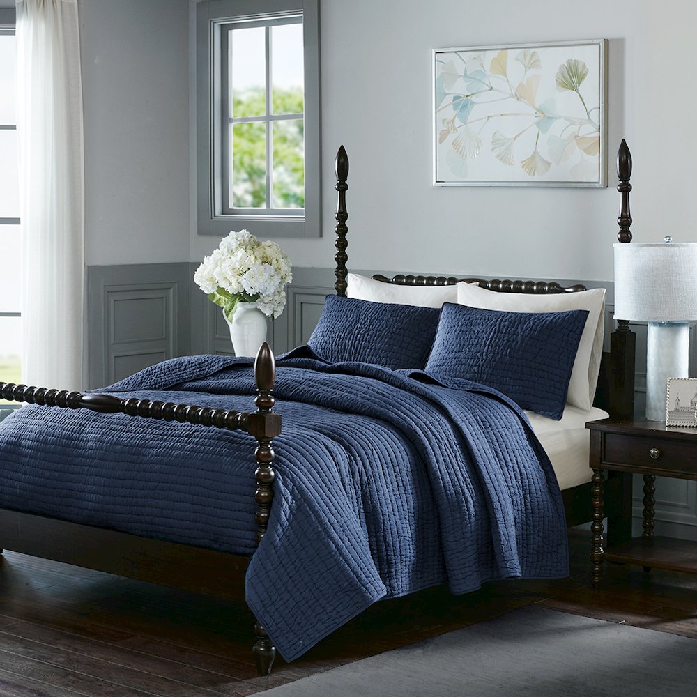3 Piece Hand Quilted Cotton Quilt Set. Picture 1