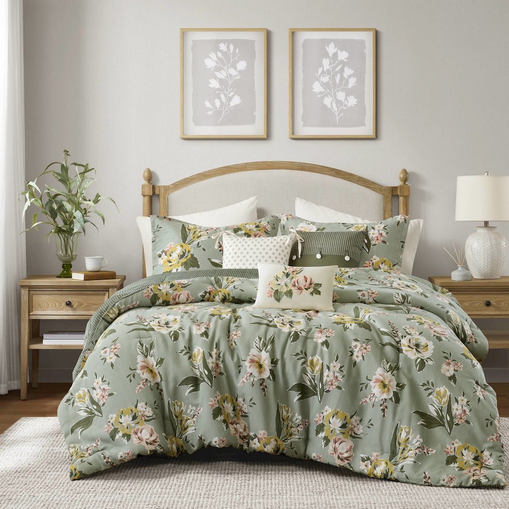 Salara Comforter Set. Picture 1