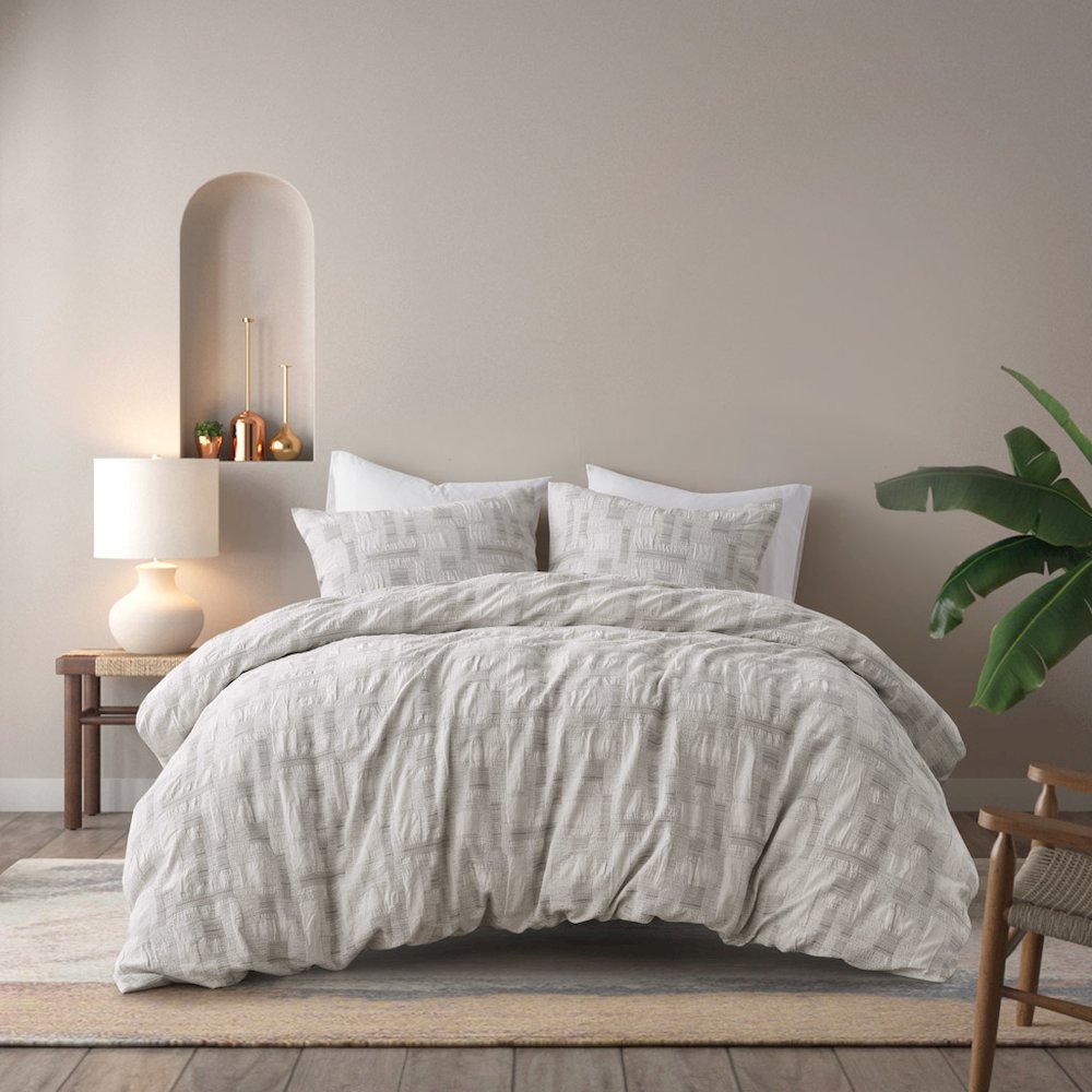 Cairo 3 Piece Cotton Jacquard Duvet Set, Ivory color. Picture 3