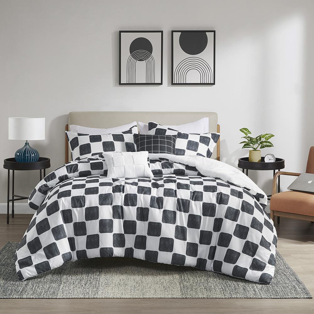 Checkered Comforter Set. Picture 3
