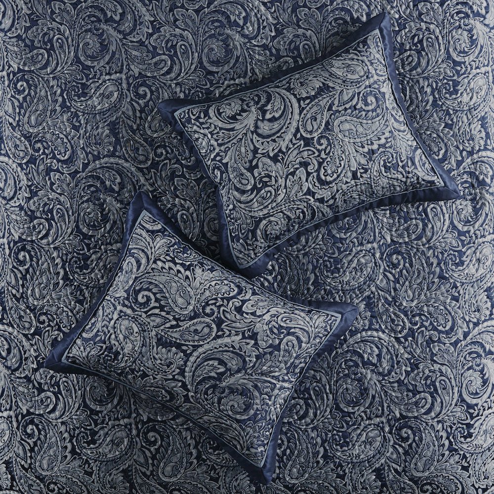 5 Piece Jacquard Bedspread Set with Throw Pillows. Picture 3