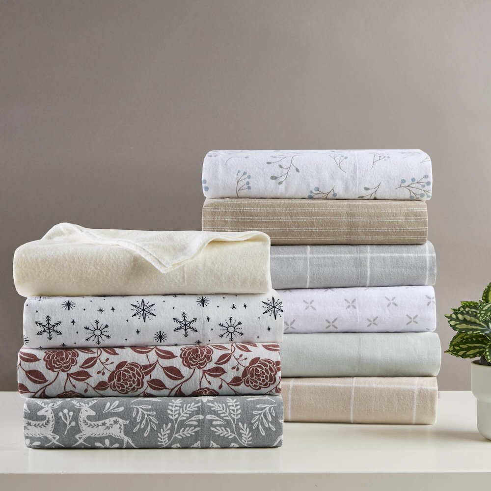 Cozy Flannel 100% Cotton Flannel Printed Sheet Set, Sage Winter Fauna color. Picture 5