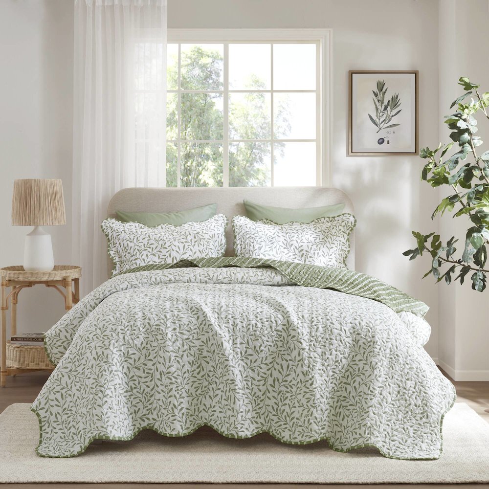 Darcy 3 Piece Print Quilt Set. Picture 4