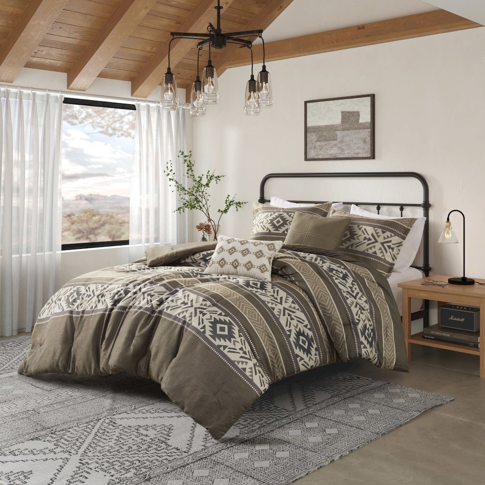 5 Piece Stripe Herringbone Comforter Set with Throw Pillows. Picture 1