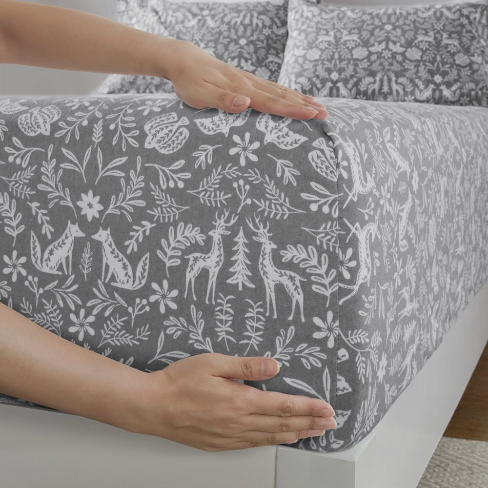 Oversized Cotton Flannel 4 Piece Sheet Set in Sage Winter Fauna. Picture 4