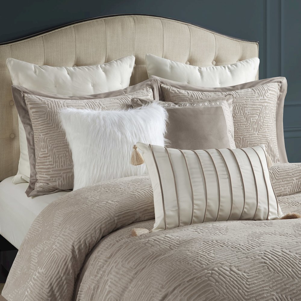 Oversized Velvet Comforter Set with Euro Shams and Throw Pillows. Picture 3