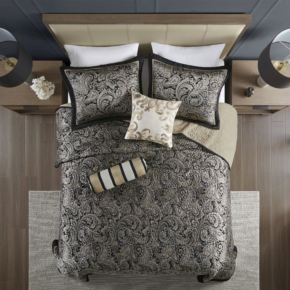 5 Piece Jacquard Bedspread Set with Throw Pillows. Picture 2