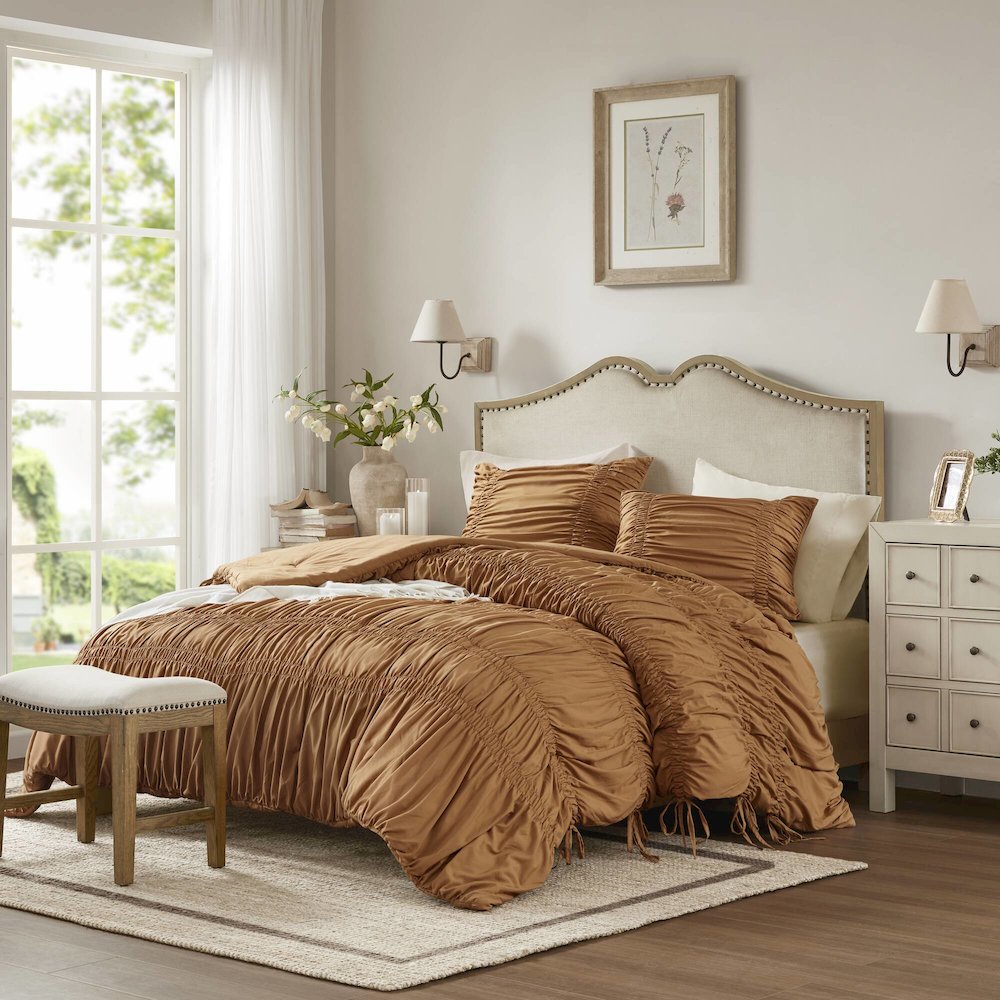 Mia Comforter Set, Brown color. Picture 2