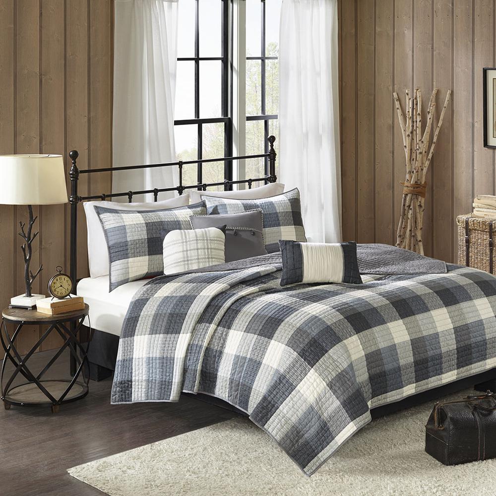6 Piece Printed Herringbone Quilt Set with Throw Pillows. Picture 4