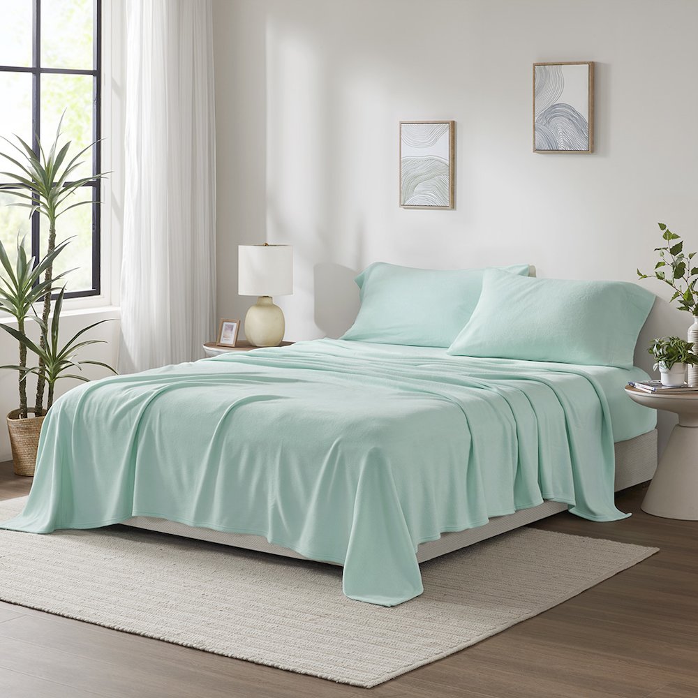 Micro Fleece Sheet Set in Aqua. Picture 2