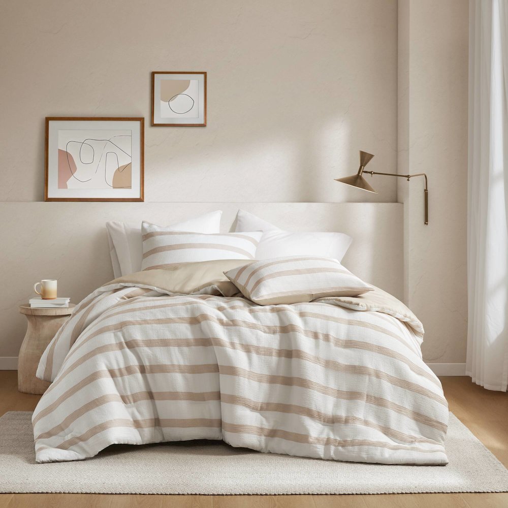 Merritt Yarn-dyed striped comforter, Taupe color. Picture 1