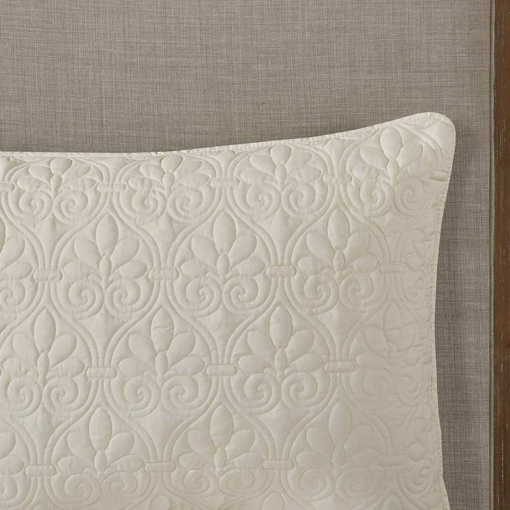 3 Piece Split Corner Pleated Quilted Bedspread. Picture 2