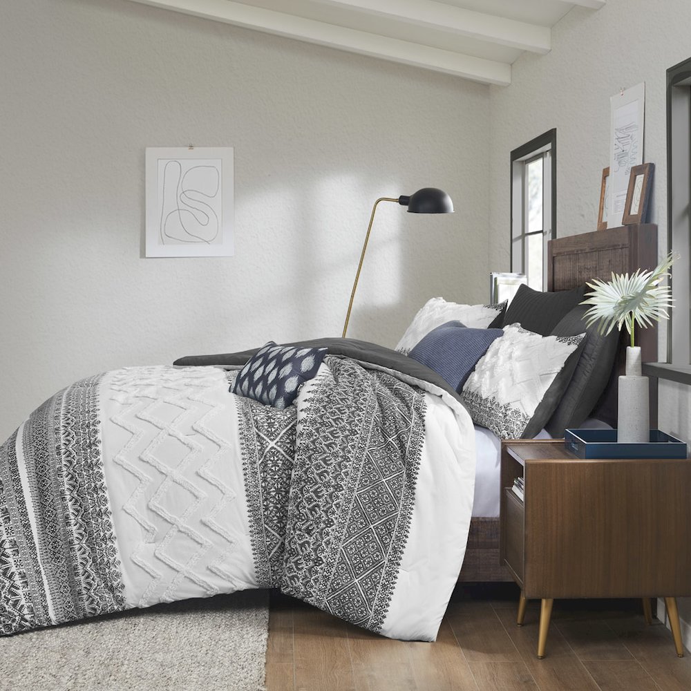 3 Piece Cotton Comforter Set with Chenille Tufting. Picture 2