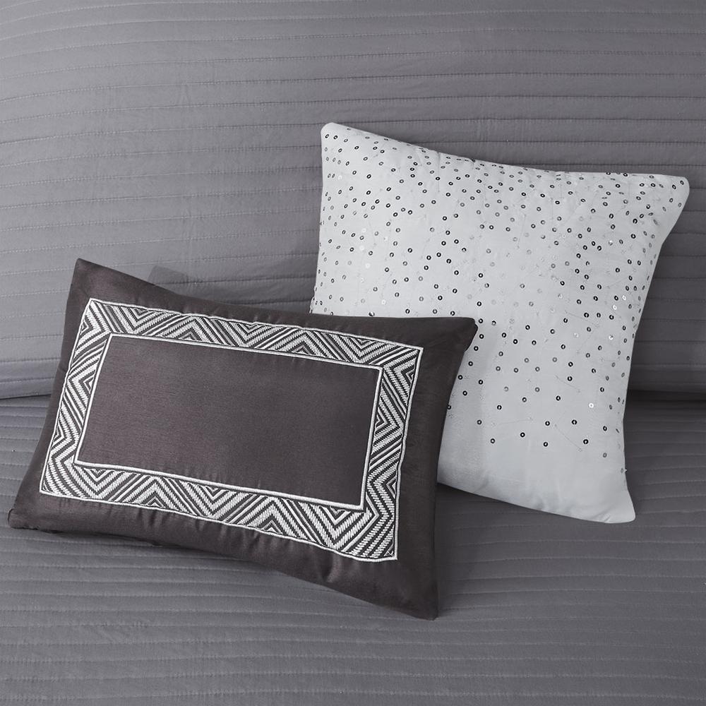 6 Piece Reversible Jacquard Quilt Set with Throw Pillows. Picture 5