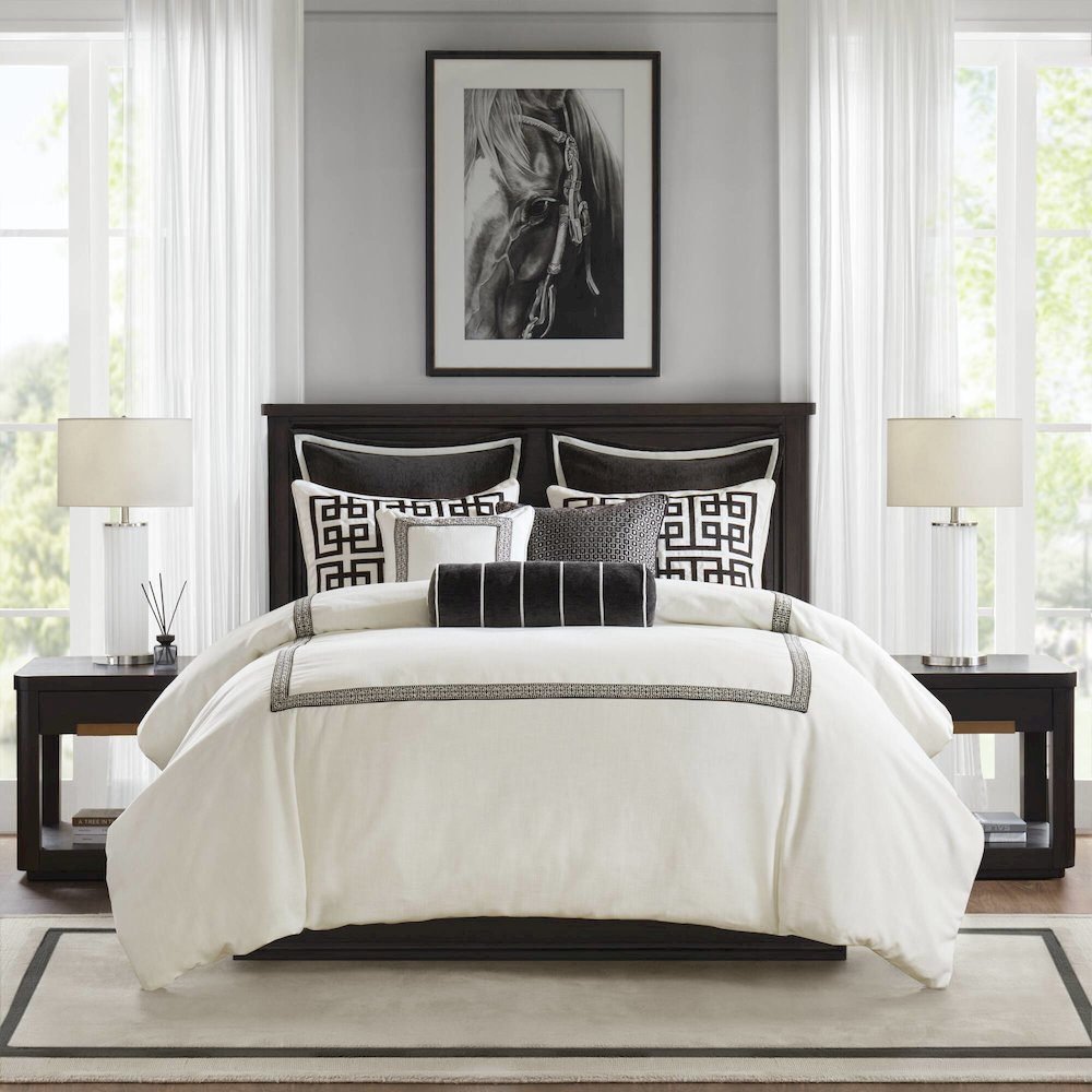 Embroidery Oversized Duvet Style Comforter Set. Picture 2