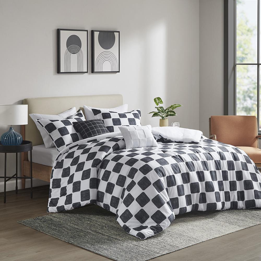 Checkered Comforter Set. Picture 1