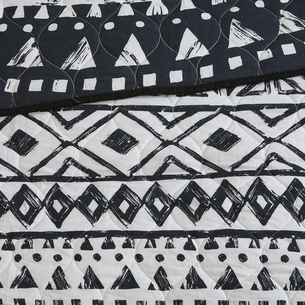 7 Piece Reversible Cotton Quilt Set with Euro Shams and Throw Pillows. Picture 1