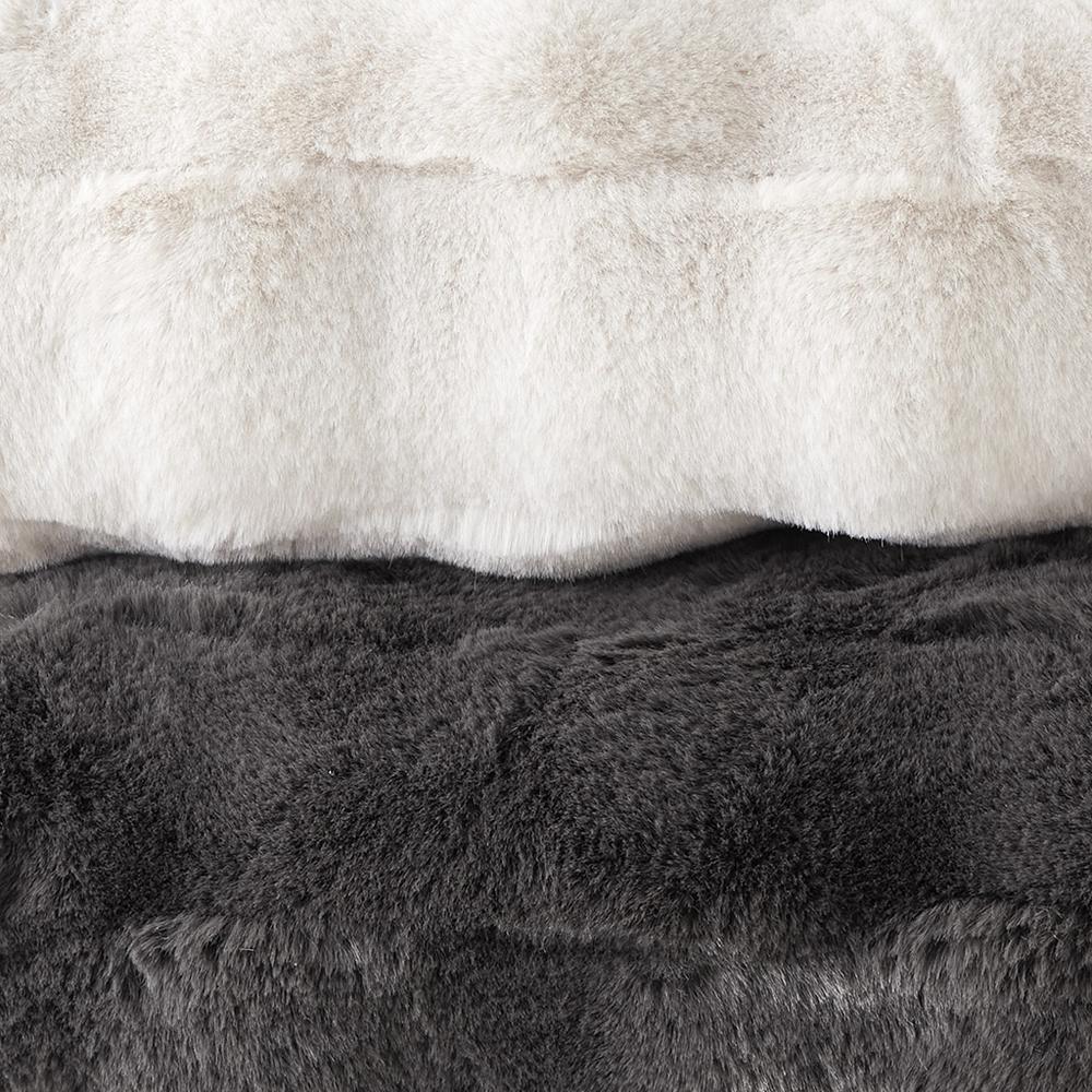 Faux Fur Throw. Picture 5