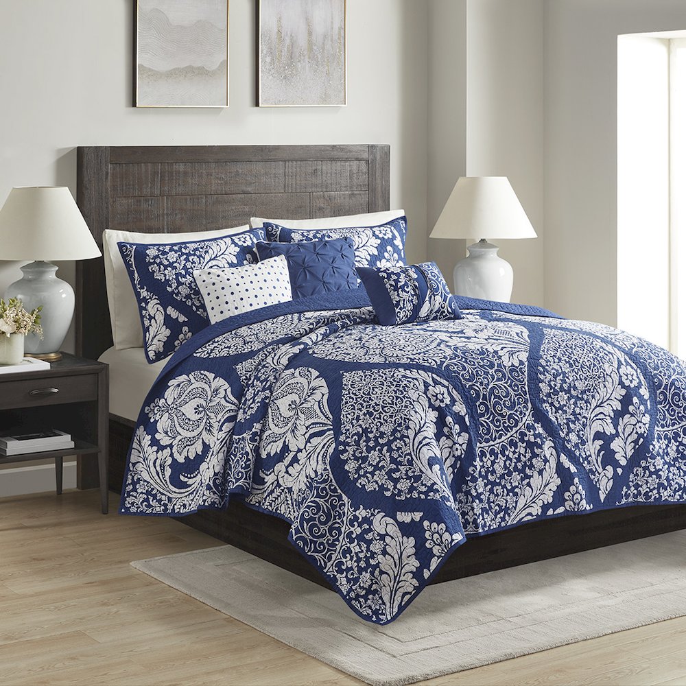 6 Piece Printed Cotton Quilt Set with Throw Pillows. Picture 4