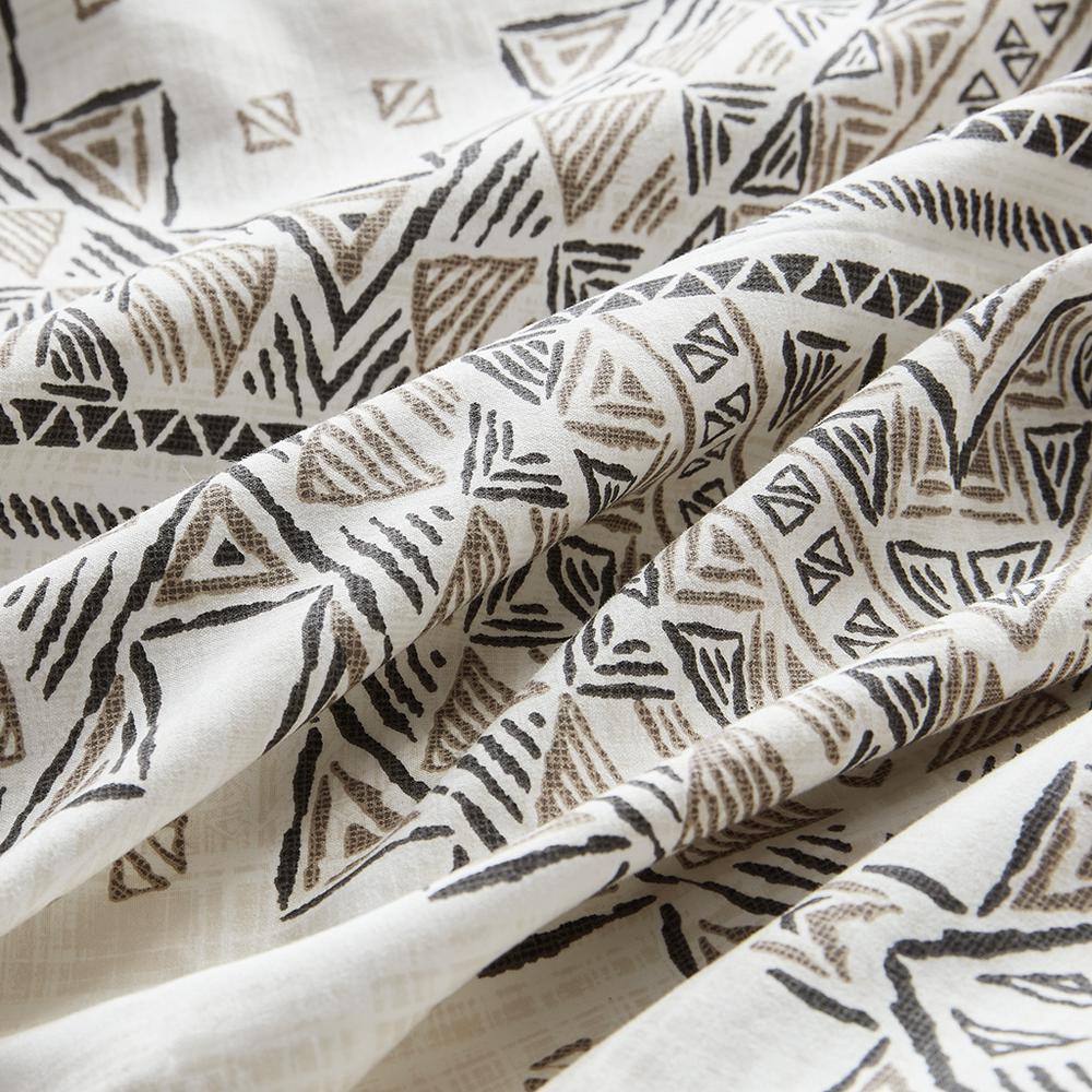 4 Piece Printed Duvet Cover Set with Throw Pillow. Picture 2