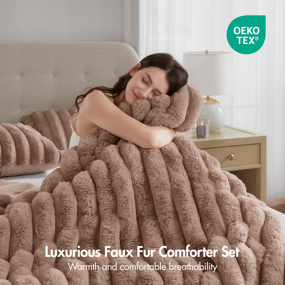 Jasmine 3 Piece Faux Fur Comforter Set. Picture 3