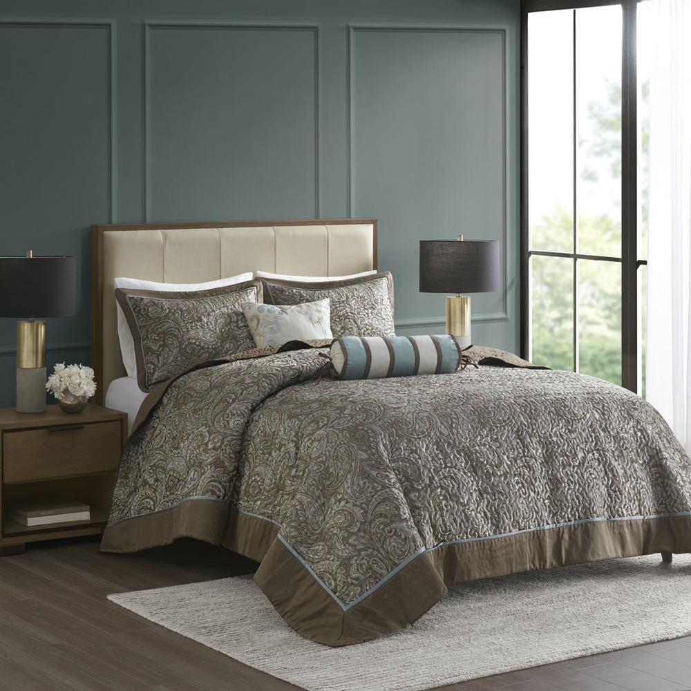 5 Piece Jacquard Bedspread Set with Throw Pillows. Picture 4