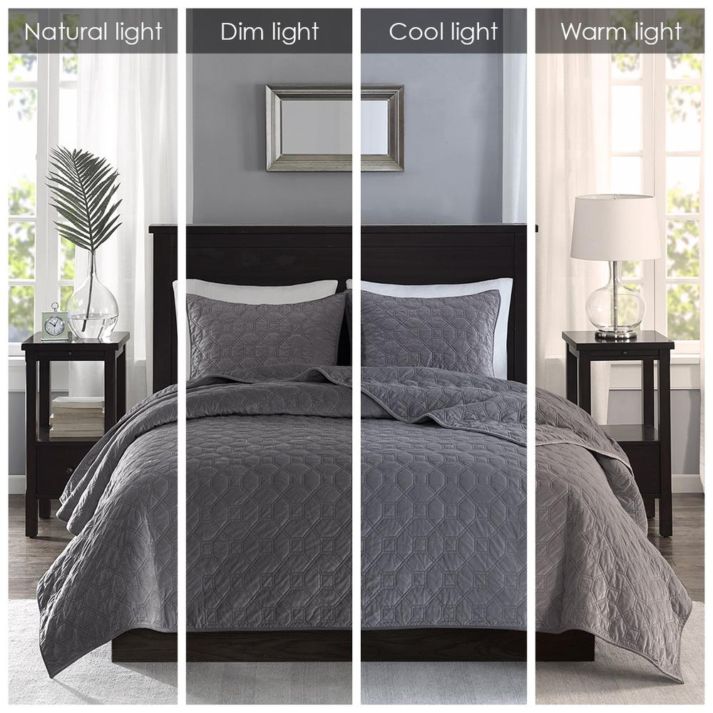 Harper 3 Piece Velvet Quilt Set, Grey color. Picture 3