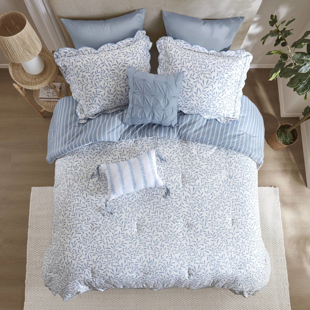 Darcy 5 Piece Print Comforter Set. Picture 3
