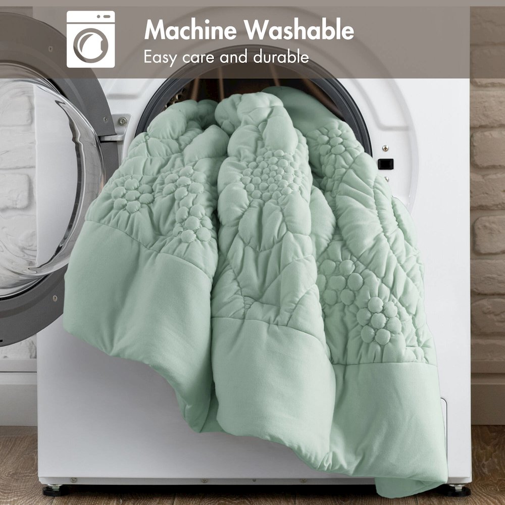 Elise Comforter Set, Sage color. Picture 2