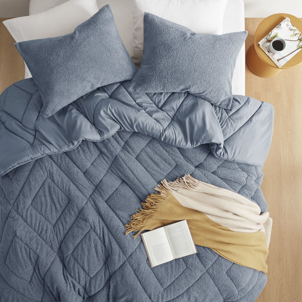 Double Diamond Quilted Teddy Comforter Set. Picture 4