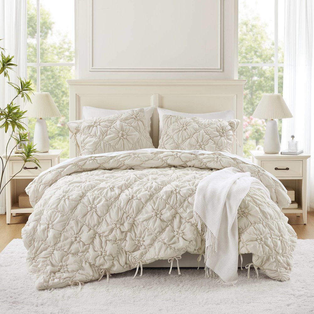 Lily 3PCS Comforter Set, Ivory color. Picture 1