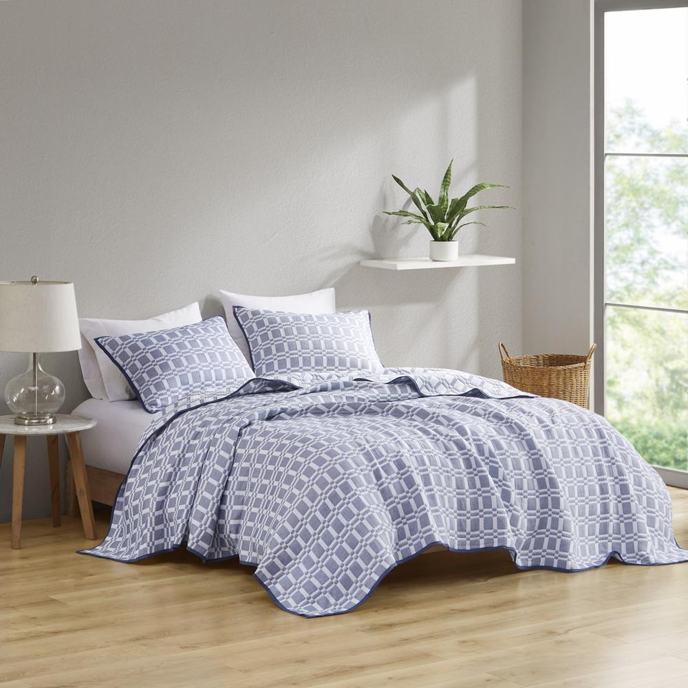 3 Piece Reversible Matelasse Coverlet Set. Picture 5