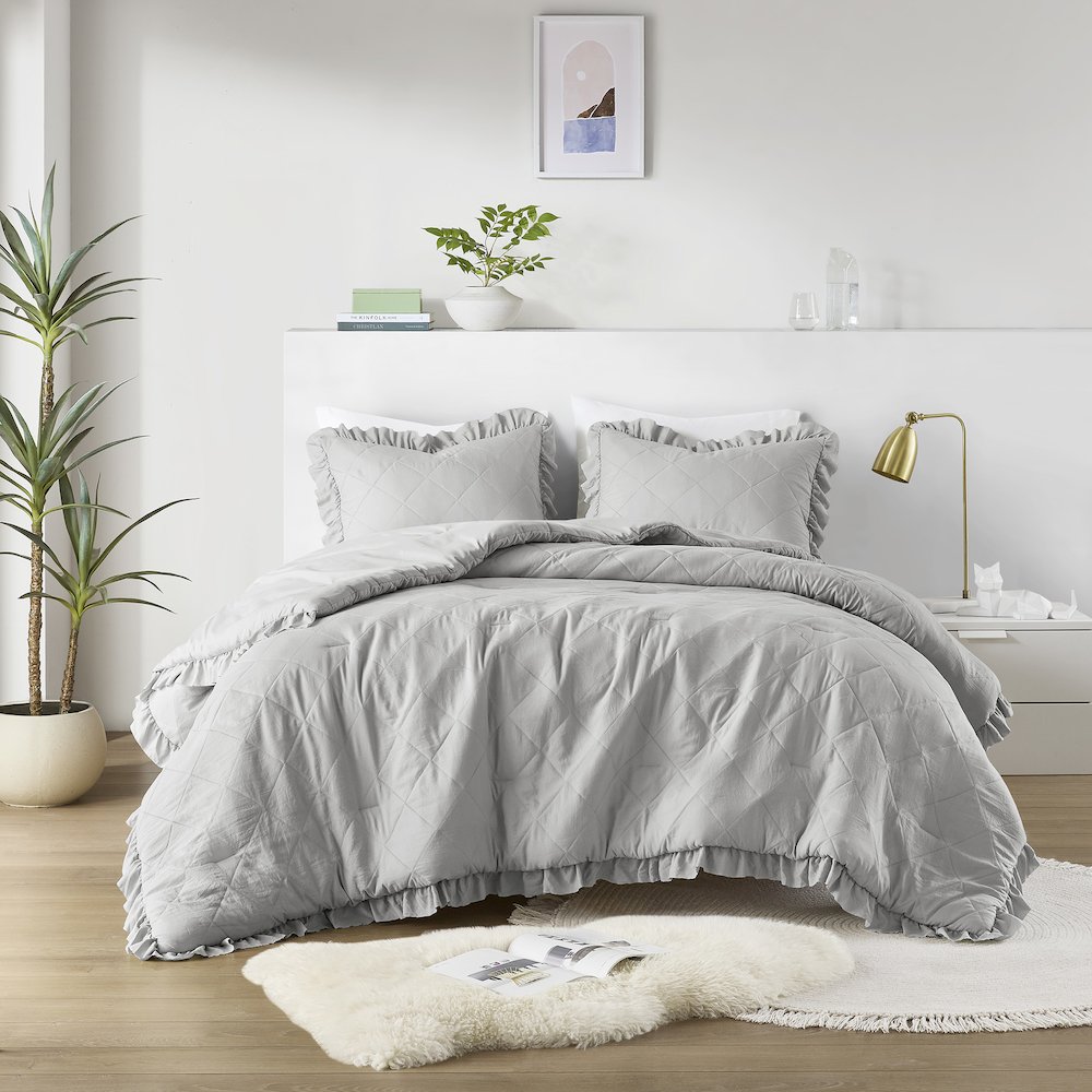 Diamond Quilted Ruffle Edge Comforter Set. Picture 1