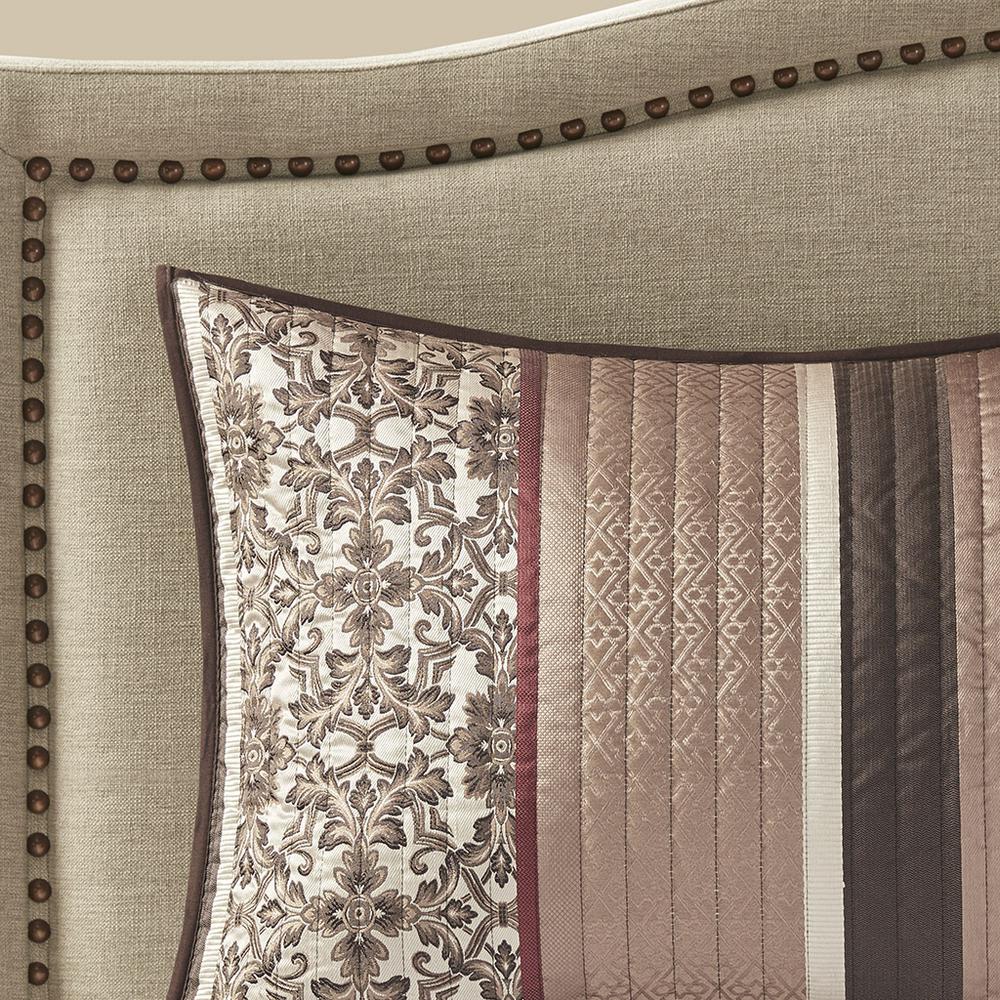 5 Piece Jacquard Quilt Set with Throw Pillows. Picture 3