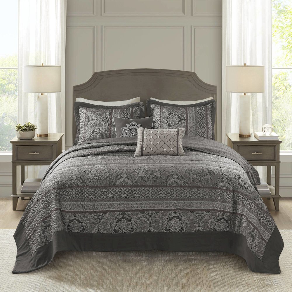 5 Piece Reversible Jacquard Bedspread Set. Picture 2