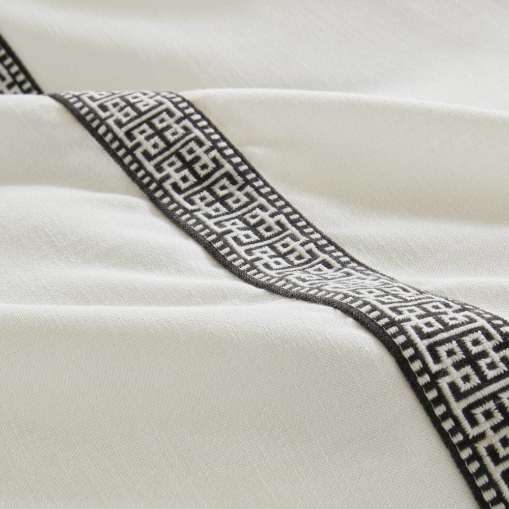 Embroidery Oversized Duvet Style Comforter Set. Picture 4