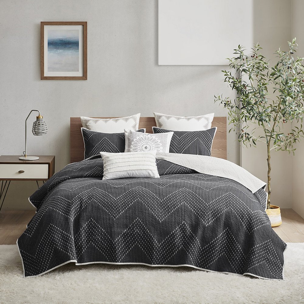 3 Piece Embroidered Cotton Quilt Set. Picture 5