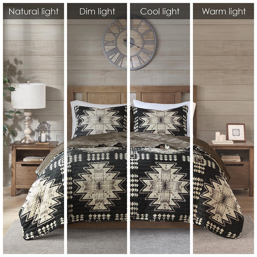 Oversized Print Plush Quilt Set. Picture 1