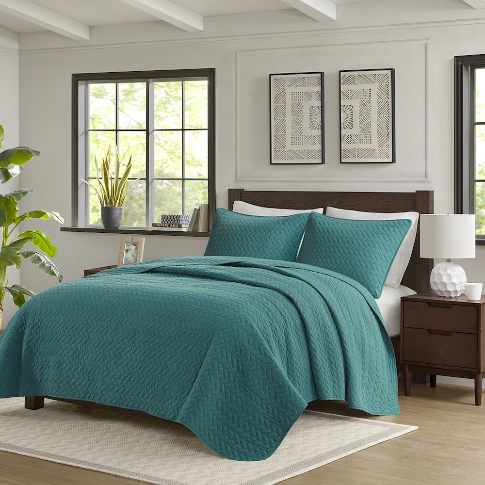 3 Piece Luxurious Oversized Quilt Set. Picture 4