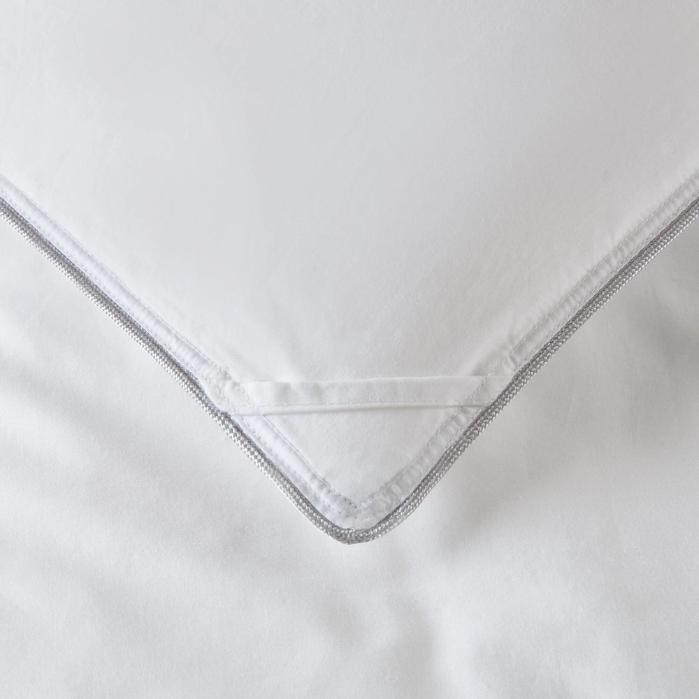 100% Cotton Shell Comforter, White color. Picture 1