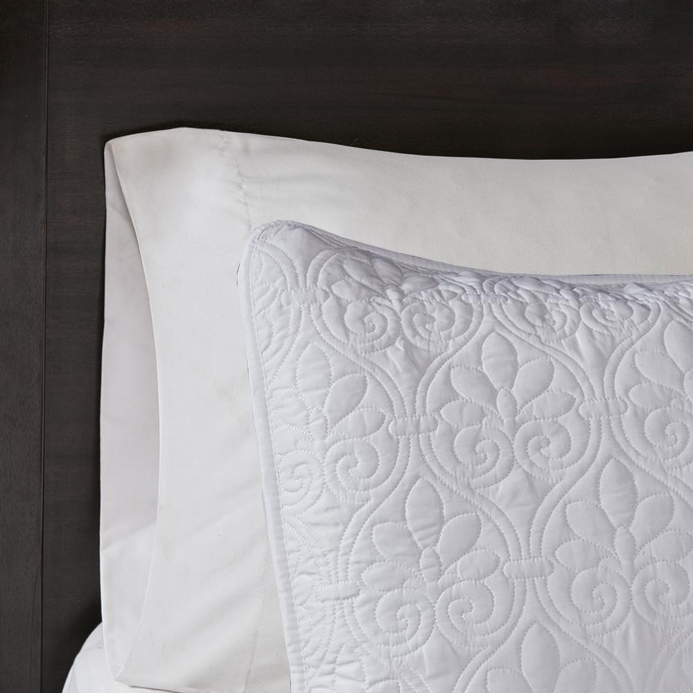 Quebec 3 Piece Reversible Quilt Set, White color. Picture 2