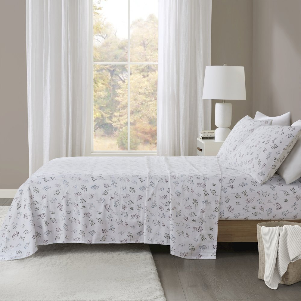 Cozy Flannel 100% Cotton Flannel Printed Sheet Set, White Tossed Botanical color. Picture 1