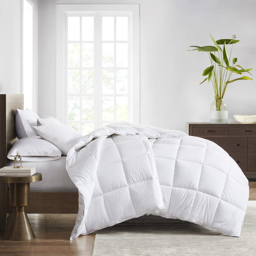 Dobby Cotton Down Alternative Comforter. Picture 1