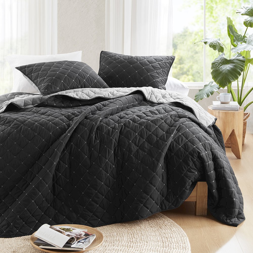 Carolina 7 Piece Stripe Comforter and Quilt Set, Black color. Picture 5