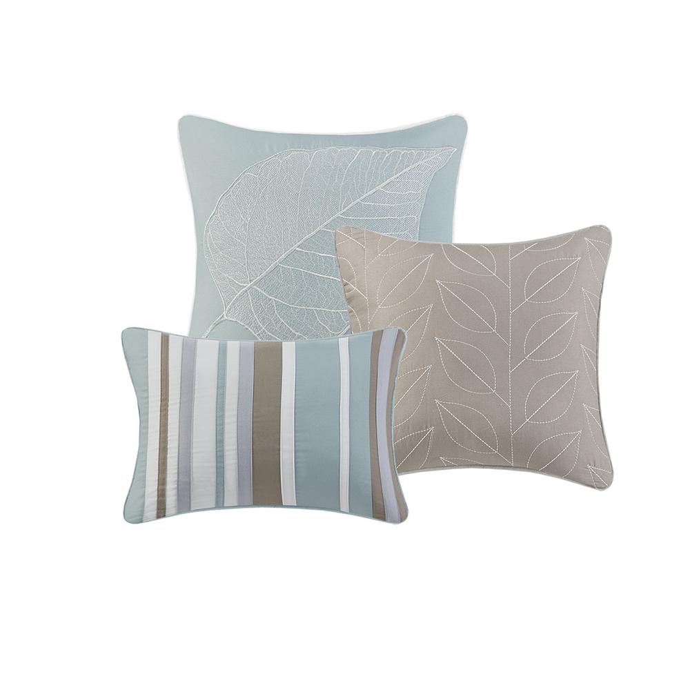 6 Piece Embroidered Quilt Set with Throw Pillows. Picture 1