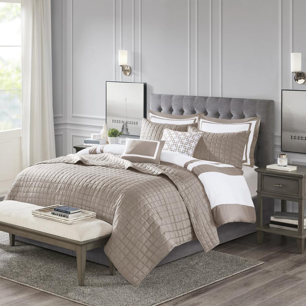 8 Piece Comforter and Quilt Set Collection. Picture 3